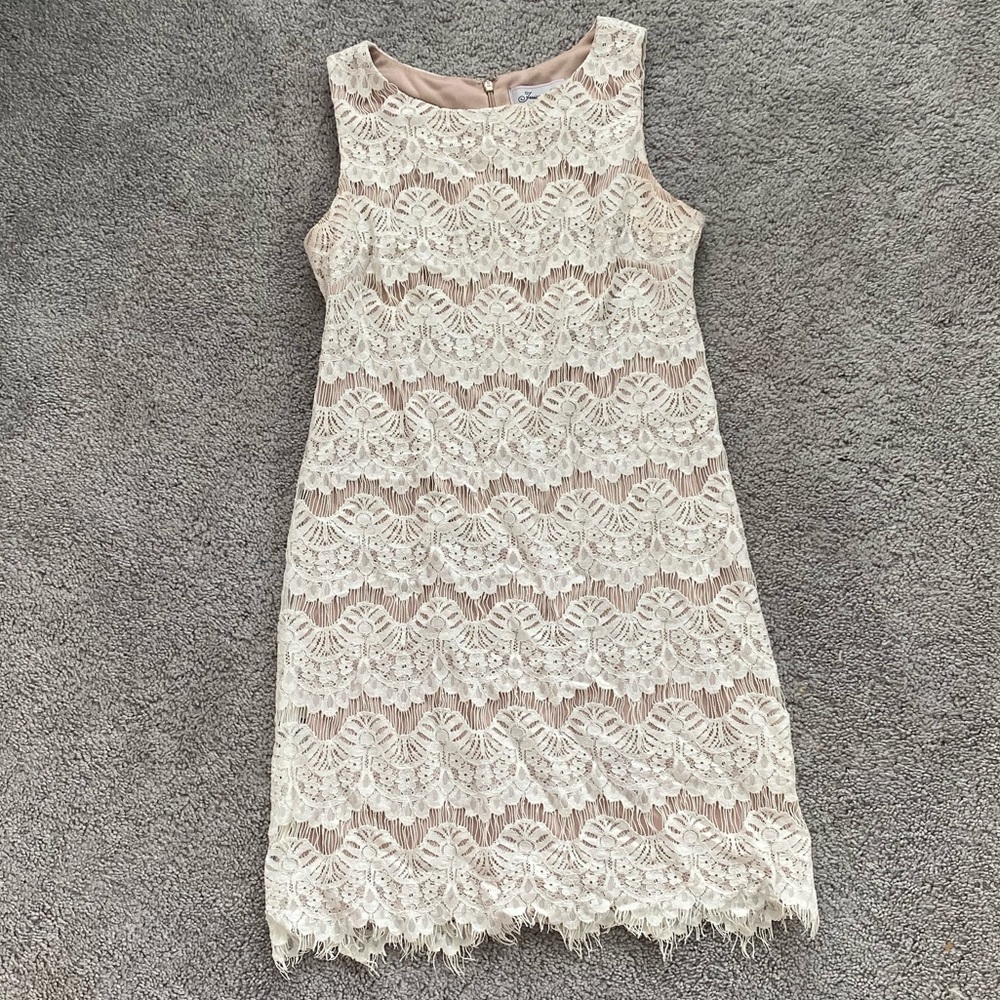 White lace sleeveless dress